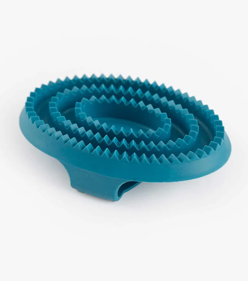 Rubber curry comb top